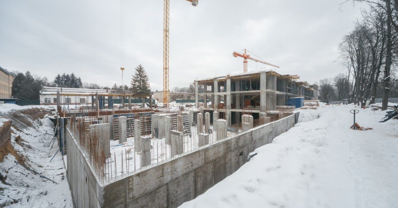 100